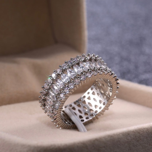 ✨SOLD OUT✨Hollow Intricate Wide Band✨ - Picture 7 of 10